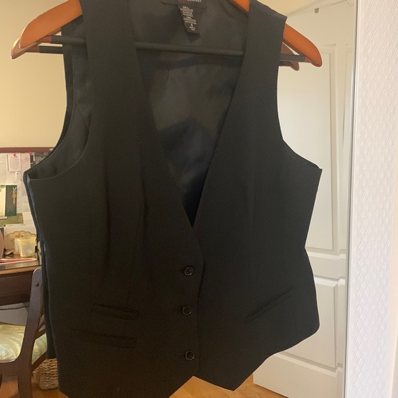 Vest - Picture 2 of 5